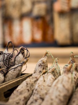 Artisan charcutier Pierre Sajous - Saucisson sec de Cochon Charcutier