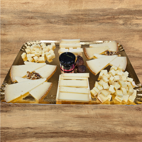 Plateau de fromage et confiture de cerises noires